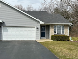 482 Fox Ln, Walworth, WI 53184
