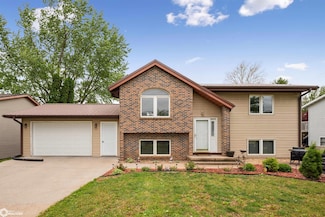 607 E Pershing Dr, Brooklyn, IA 52211