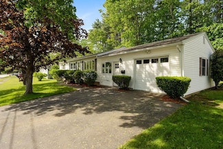 50 Suzanne Dr, Portsmouth, NH 03801