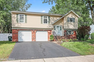 104 Starlight Rd, Howell, NJ 07731