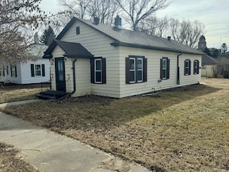911 7th St, Britton, SD 57430