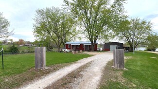 5672 Hawk Lake Dr, Fulton, MO 65251