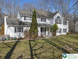 1135 Juno Dr, Effort, PA 18330