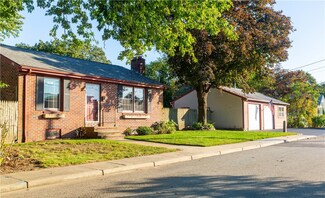 32 Upland Ave, East Greenwich, RI 02818