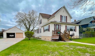 1215 Dakota Ave, Gladstone, MI 49837