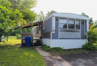 326 Oak Tree Dr, Canandaigua, NY 14424