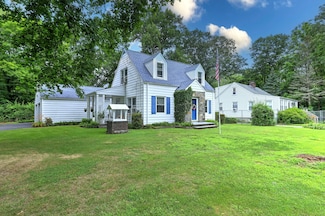 31 Pequonnock Rd, Trumbull, CT 06611
