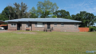 370 Riverside Dr, Gadsden, AL 35903