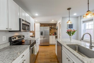 15 Grape St, Newmarket, NH 03857