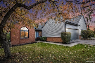 2742 Lochmoor Blvd, Lake Orion, MI 48360