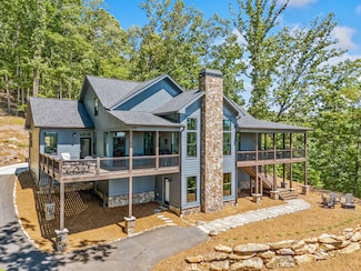 77 N Shore Dr, Cleveland, GA 30528