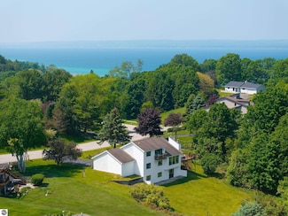1259 Lin Dale Dr, Traverse City, MI 49686