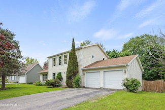 2 Faucett Ln, Pittsfield, MA 01201