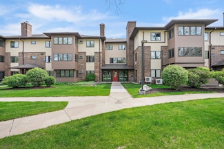 5 Maple Wood Ln Unit 107, Madison, WI 53704