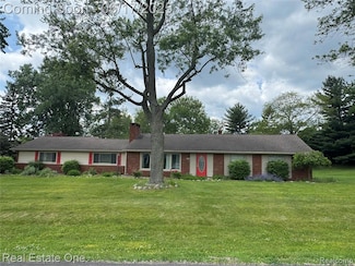 3340 Chickering Ln, Bloomfield Hills, MI 48302
