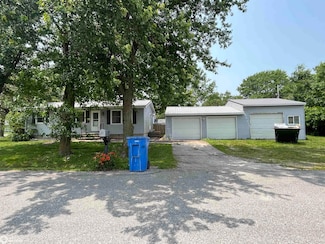 105 S 6th St, Albia, IA 52531