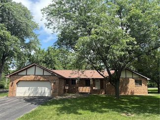1740 Illini Dr, Decatur, IL 62521