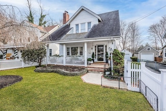 31 Jacobson Ave, Huntington, NY 11743