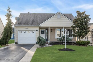 11 Stroud Ct, Toms River, NJ 08757