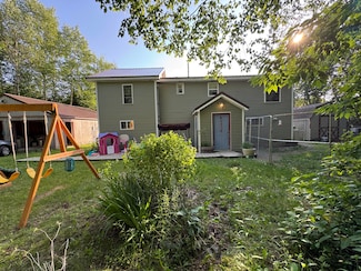 20 Moosehorn Rd, Abbot, ME 04406