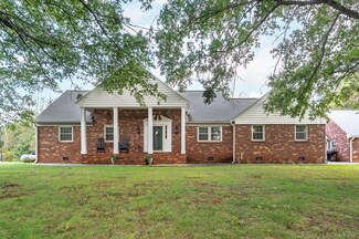 3250 White Rd, Forest, VA 24551