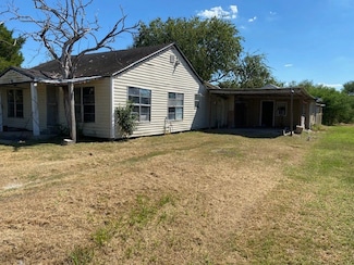 5479 Gladys St, Banquete, TX 78339