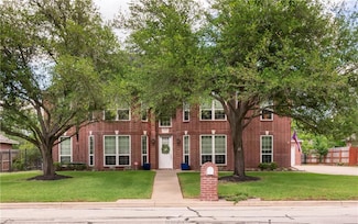 8409 Wildewood Cir, College Station, TX 77845