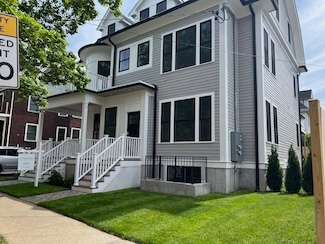 77 Thorndike St Unit 1, Brookline, MA 02446