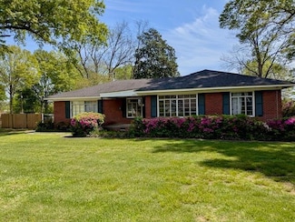200 Kyle St, Batesville, MS 38606
