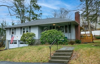 8 Pompano Rd, Worcester, MA 01605