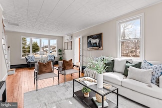 1216 High St, Burlington, NJ 08016