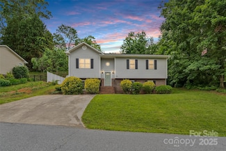 205 Davis Dr, Morganton, NC 28655