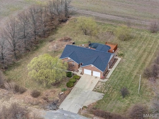 12777 Penny Ln, Highland, IL 62249