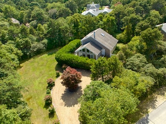 16 Schoolhouse Rd, Edgartown, MA 02539