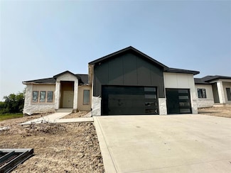 14505 Persimmon Dr, Urbandale, IA 50323