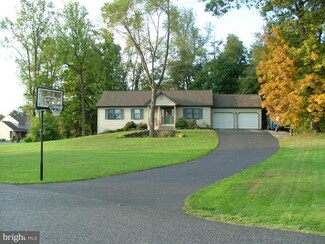10091 Cardinal Dr, Orrstown, PA 17244