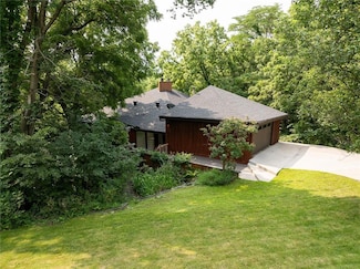 4702 Dover Dr, Ames, IA 50014
