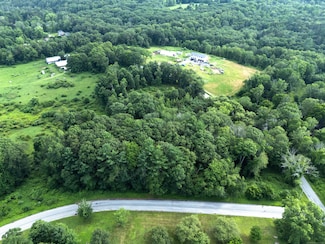 97 Blossom Dr, Pomfret, CT 06259