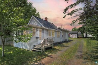 213 6th St, Proctor, MN 55810