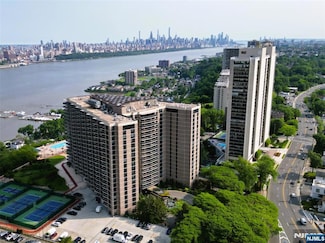 1512 Palisade Ave Unit 17A, Fort Lee, NJ 07024