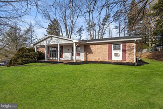 111 Scarboro Dr, York, PA 17403