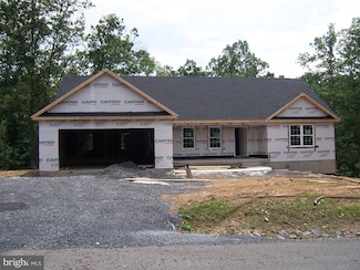 223 Fairview Oaks Ln, Berkeley Springs, WV 25411