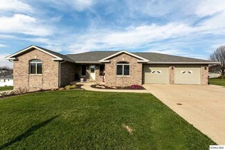 6167 Forest Hills Dr, Dubuque, IA 52002