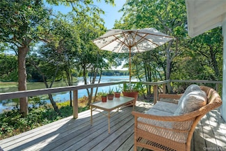 315 Lake Dr, Southold, NY 11971