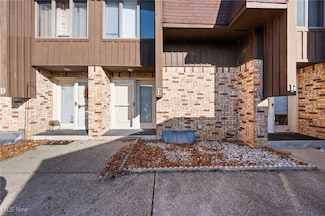 312 Bryn Mawr St, Ravenna, OH 44266