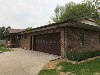 101 Elm St, Moundridge, KS 67107