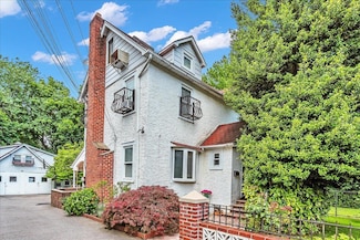 21 Hayden Ave, Great Neck, NY 11024