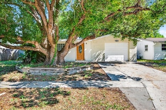 4752 Daphne St, New Port Richey, FL 34652