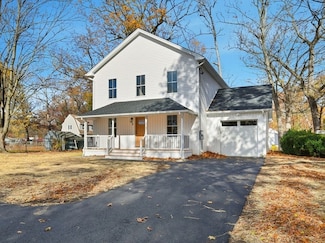 2 Lakemont St, Southwick, MA 01077