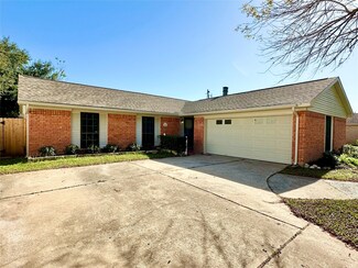 607 Derbyshire Dr, Houston, TX 77034